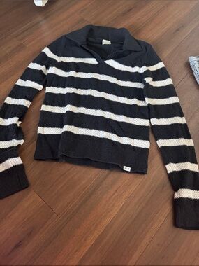 Abercrombie & Fitch Black and White Striped V-Neck Collared Sweater